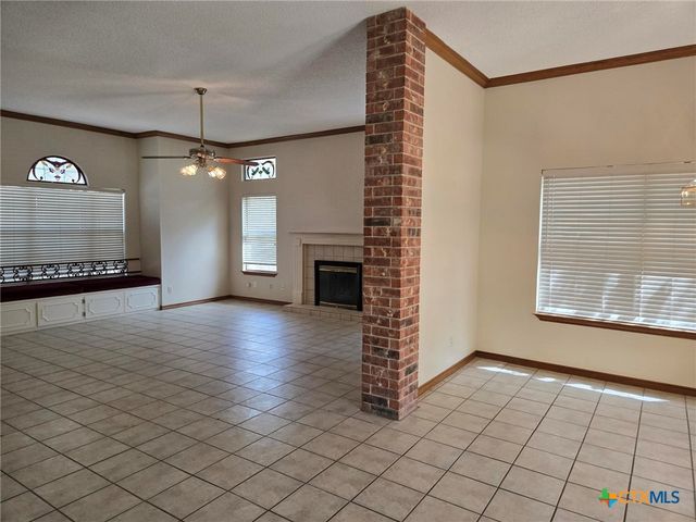 1211 Meadow Run, Seguin, TX 78155