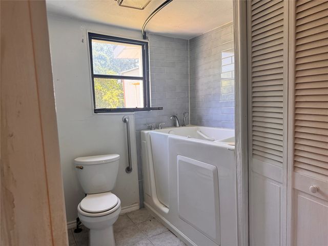 8208 Pearl Street, Lillian, TX 76061