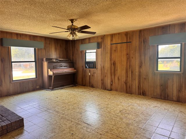 8208 Pearl Street, Lillian, TX 76061