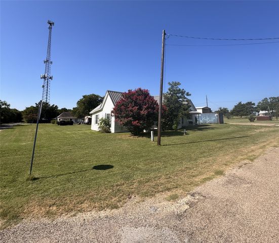 8208 Pearl Street, Lillian, TX 76061