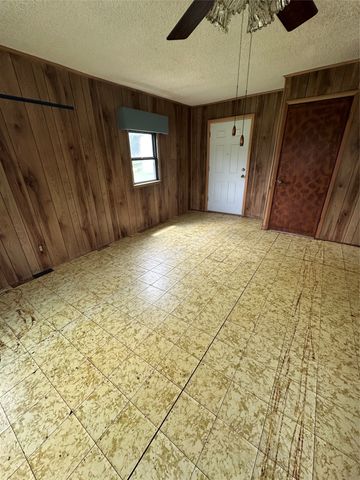 8208 Pearl Street, Lillian, TX 76061