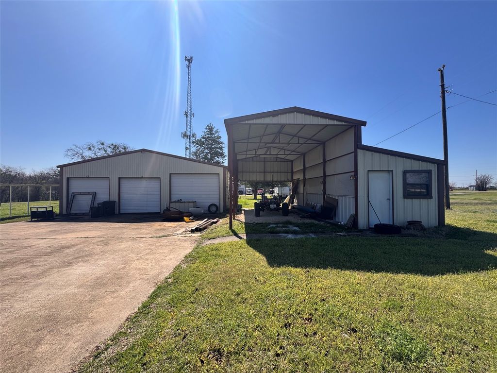 8208 Pearl Street, Lillian, TX 76061