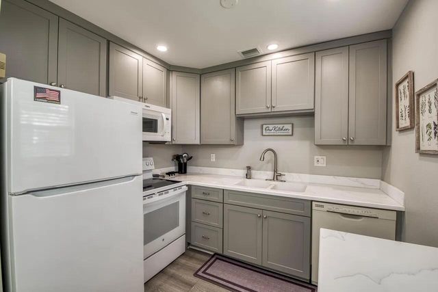 2929 SE Ocean Boulevard 114-6, Stuart, FL 34996