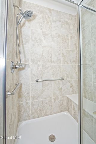 8 Kendra Court, Cohoes, NY 12047