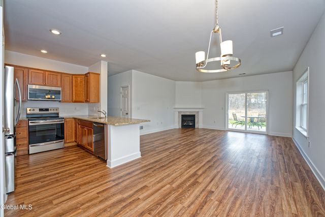 8 Kendra Court, Cohoes, NY 12047