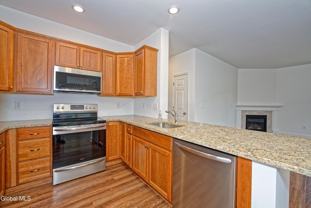 8 Kendra Court, Cohoes, NY 12047