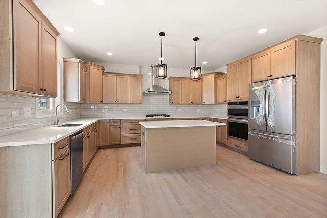 8220 S Stanley Trail S, Frankfort, IL 60423