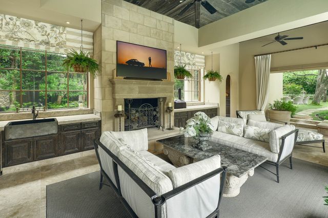 15 Robledo Drive, Dallas, TX 75230