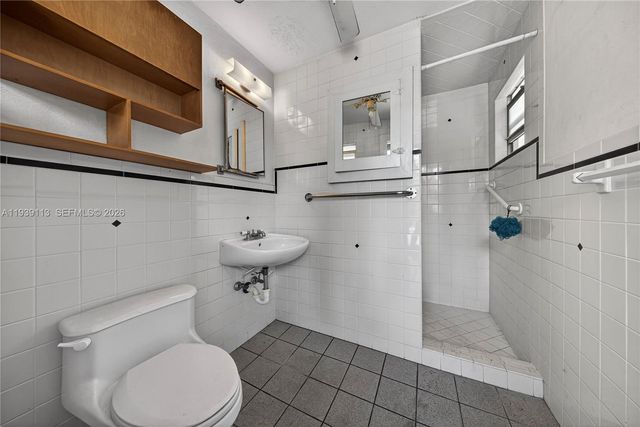 631 NE 56th Ct, Oakland Park, FL 33334