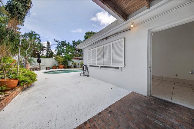 631 NE 56th Ct, Oakland Park, FL 33334