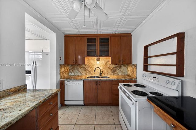 631 NE 56th Ct, Oakland Park, FL 33334