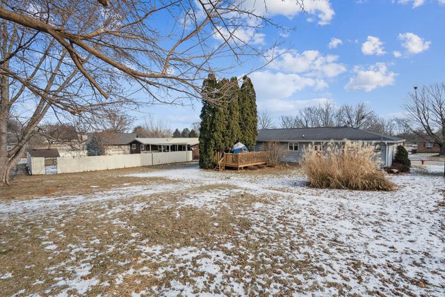 302 Baker Street, Fulton, IL 61252