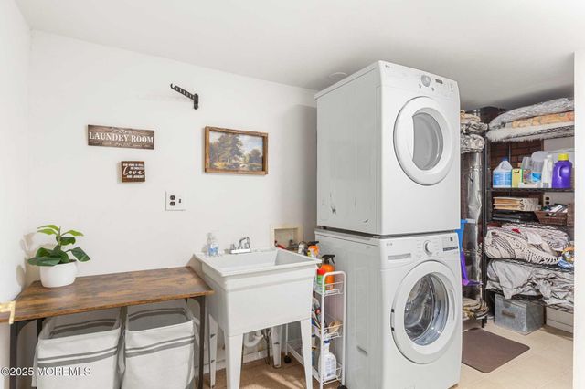 1042 Maxim Southard Road, Howell, NJ 07731