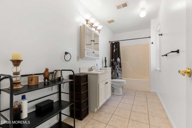 1042 Maxim Southard Road, Howell, NJ 07731