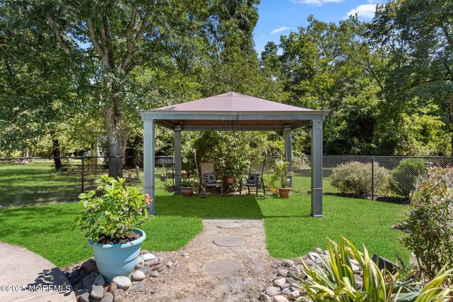 1042 Maxim Southard Road, Howell, NJ 07731