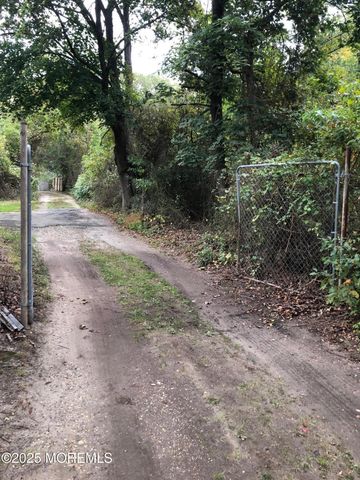 1042 Maxim Southard Road, Howell, NJ 07731