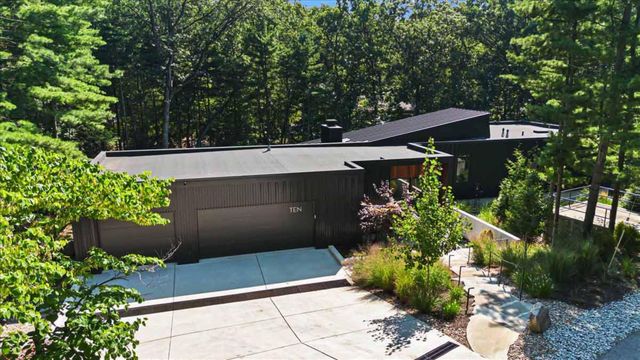 10 S Oval Avenue, Beverly Shores, IN 46301