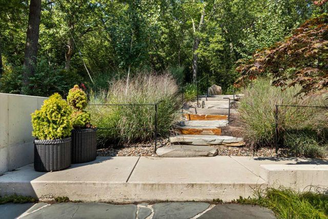 10 S Oval Avenue, Beverly Shores, IN 46301