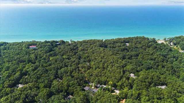 10 S Oval Avenue, Beverly Shores, IN 46301