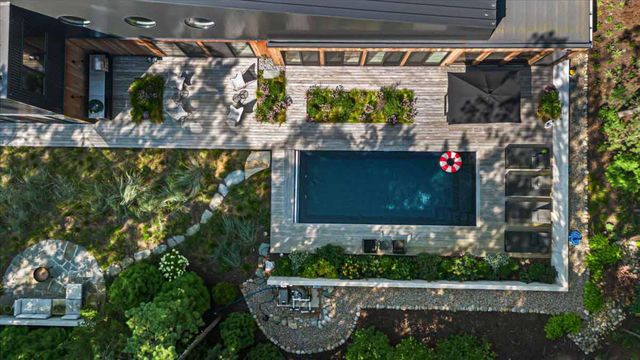 10 S Oval Avenue, Beverly Shores, IN 46301