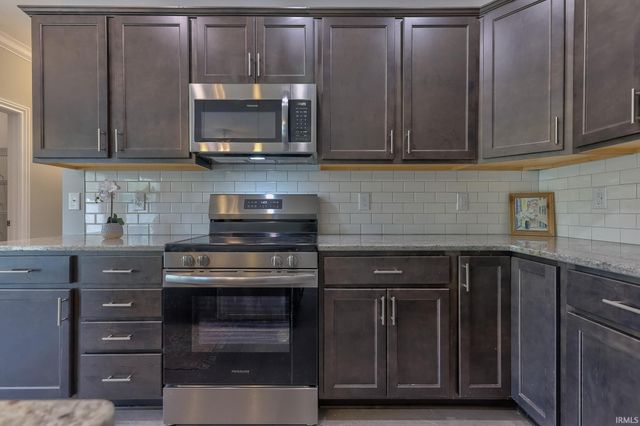 9966 Ella Circle, Newburgh, IN 47630