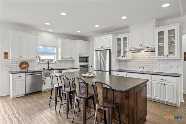 475 County Road 240, Gonzales, TX 78629