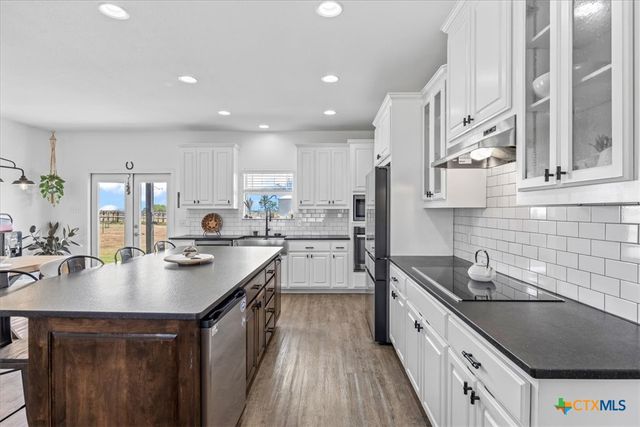 475 County Road 240, Gonzales, TX 78629