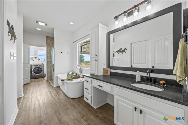 475 County Road 240, Gonzales, TX 78629