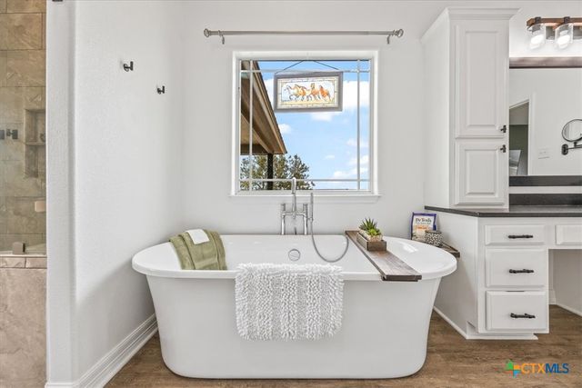 475 County Road 240, Gonzales, TX 78629