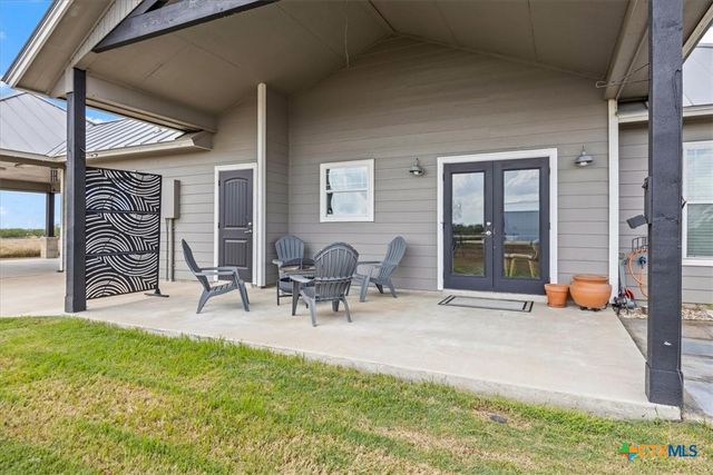 475 County Road 240, Gonzales, TX 78629