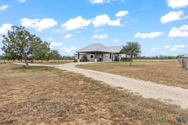 475 County Road 240, Gonzales, TX 78629
