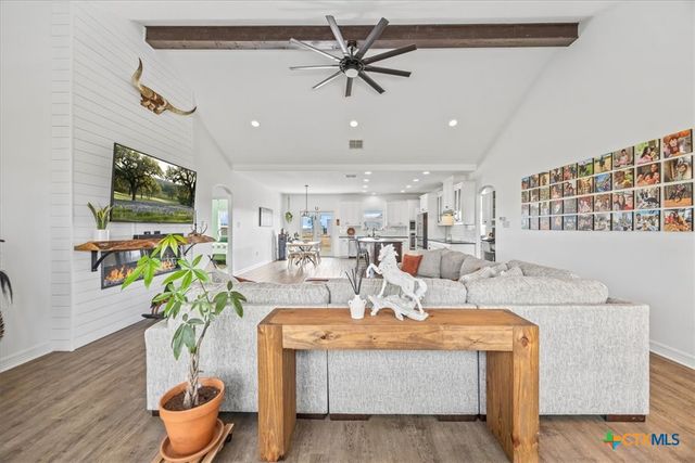 475 County Road 240, Gonzales, TX 78629