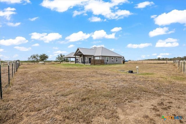 475 County Road 240, Gonzales, TX 78629