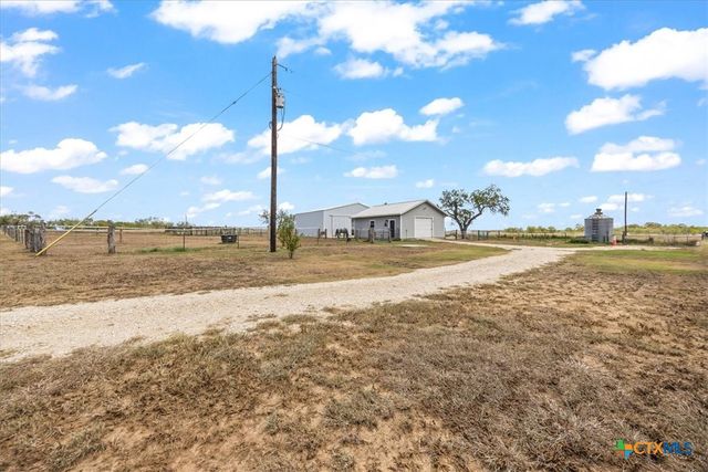 475 County Road 240, Gonzales, TX 78629