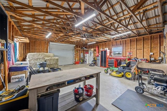 475 County Road 240, Gonzales, TX 78629