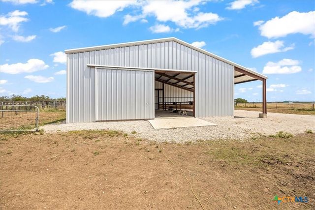 475 County Road 240, Gonzales, TX 78629