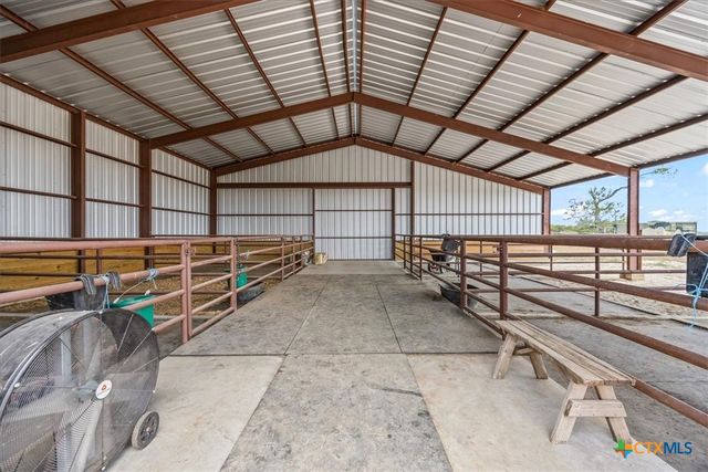 475 County Road 240, Gonzales, TX 78629