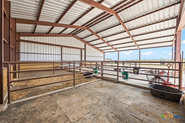 475 County Road 240, Gonzales, TX 78629