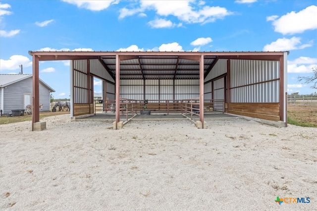 475 County Road 240, Gonzales, TX 78629