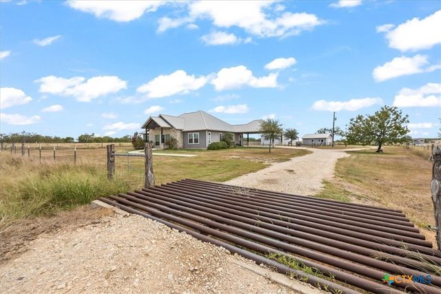 475 County Road 240, Gonzales, TX 78629