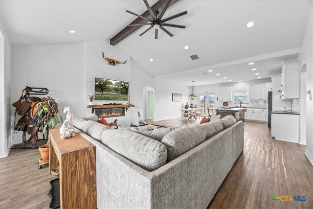 475 County Road 240, Gonzales, TX 78629