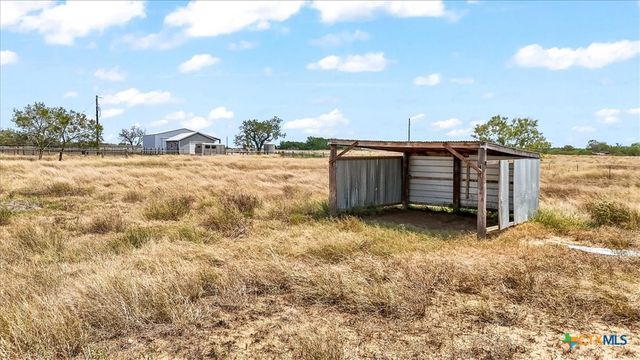 475 County Road 240, Gonzales, TX 78629