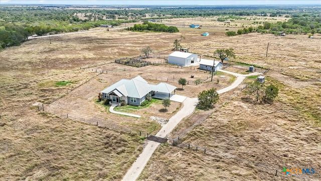 475 County Road 240, Gonzales, TX 78629