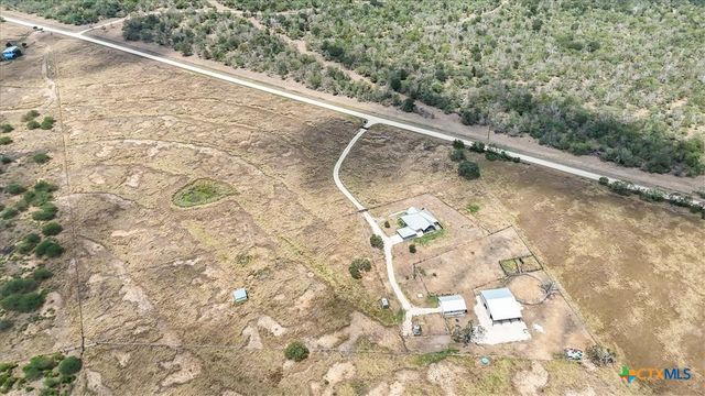 475 County Road 240, Gonzales, TX 78629