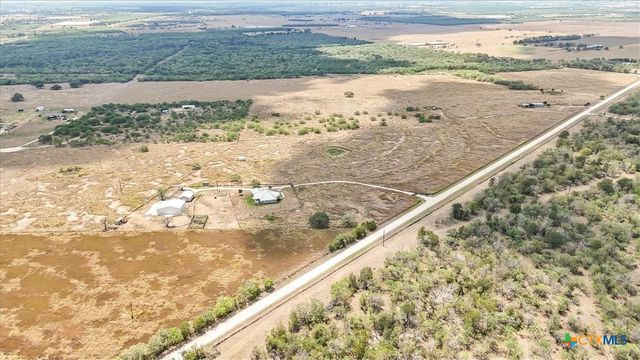 475 County Road 240, Gonzales, TX 78629