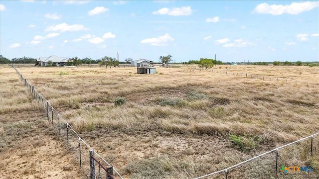 475 County Road 240, Gonzales, TX 78629
