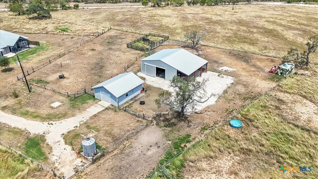 475 County Road 240, Gonzales, TX 78629