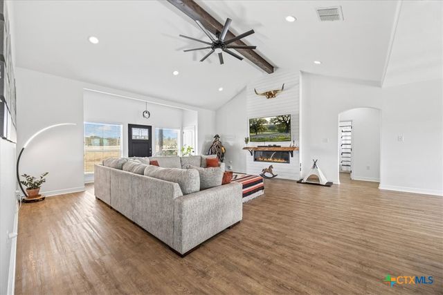 475 County Road 240, Gonzales, TX 78629