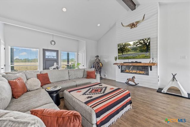 475 County Road 240, Gonzales, TX 78629