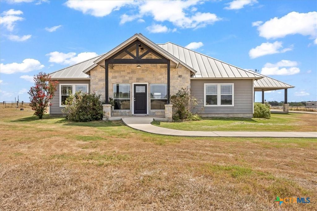 475 County Road 240, Gonzales, TX 78629